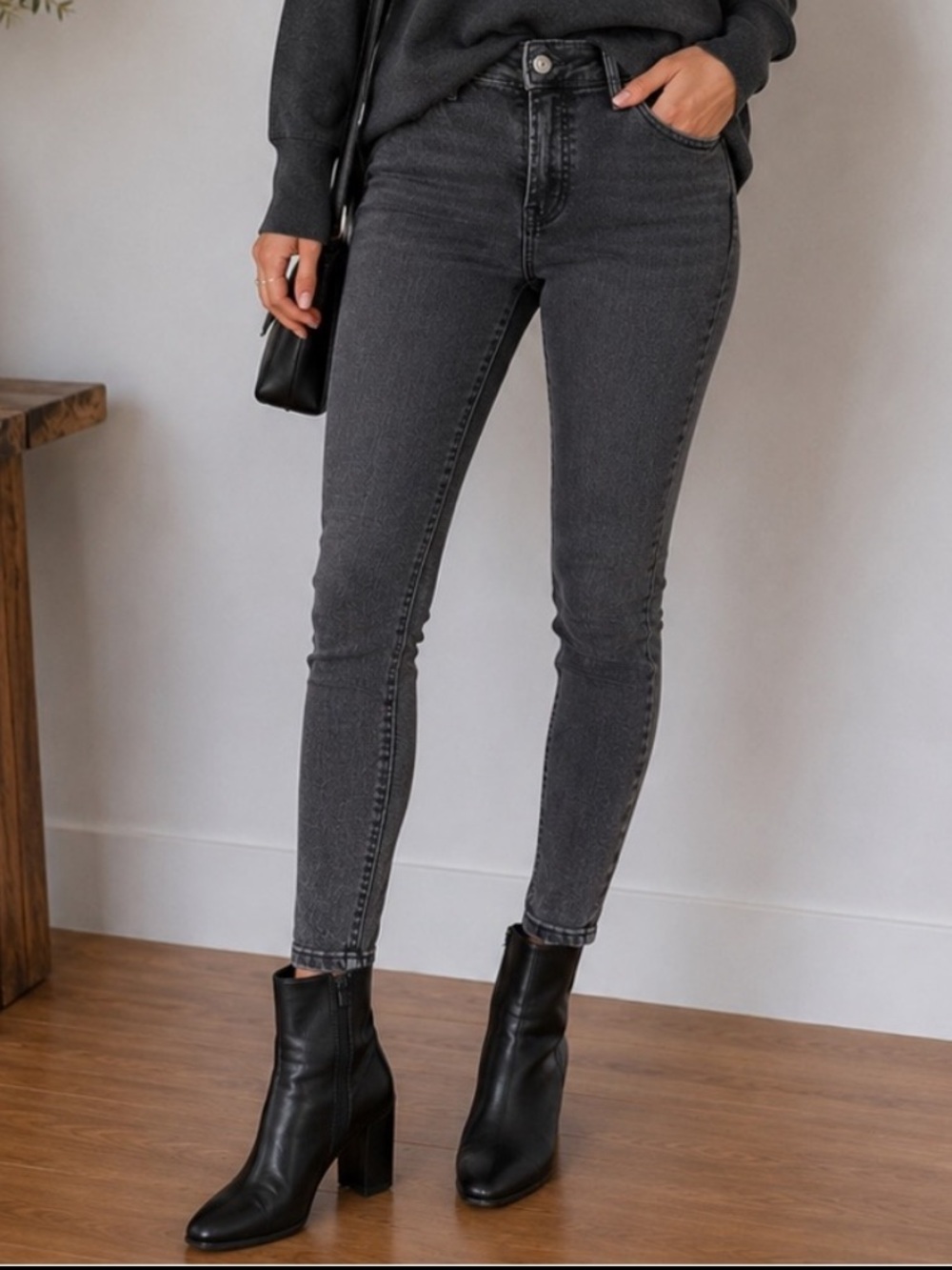 Old Navy Extra High Rise Rockstar Super Skinny Gray Jeans Size 2